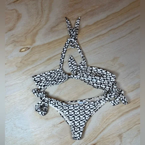 Eberjey Black and White Floral Tie Bikini Set Size Small Cheeky Bottoms - Picture 2 of 7